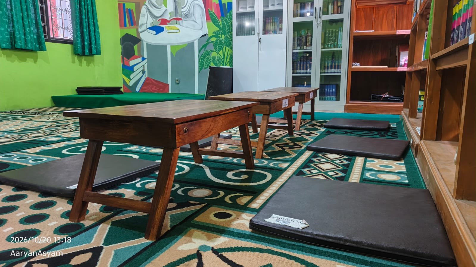 Sofa untuk tempat duduk dan membaca